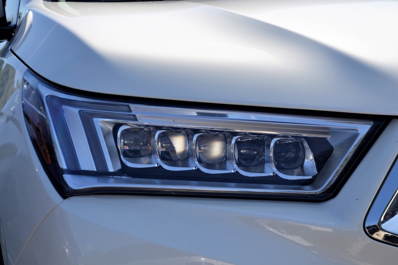 moto-ROQUESTERON-min_acura-headlamp-2834131